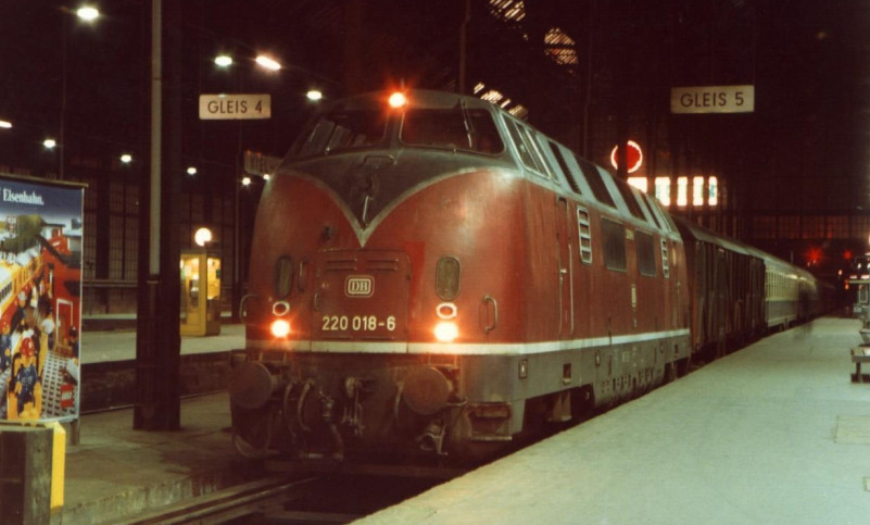 220 018-6 at Kiel Hbf ready to depart with a service to Lübeck Hbf in 1984. From A Taste of German Diesels